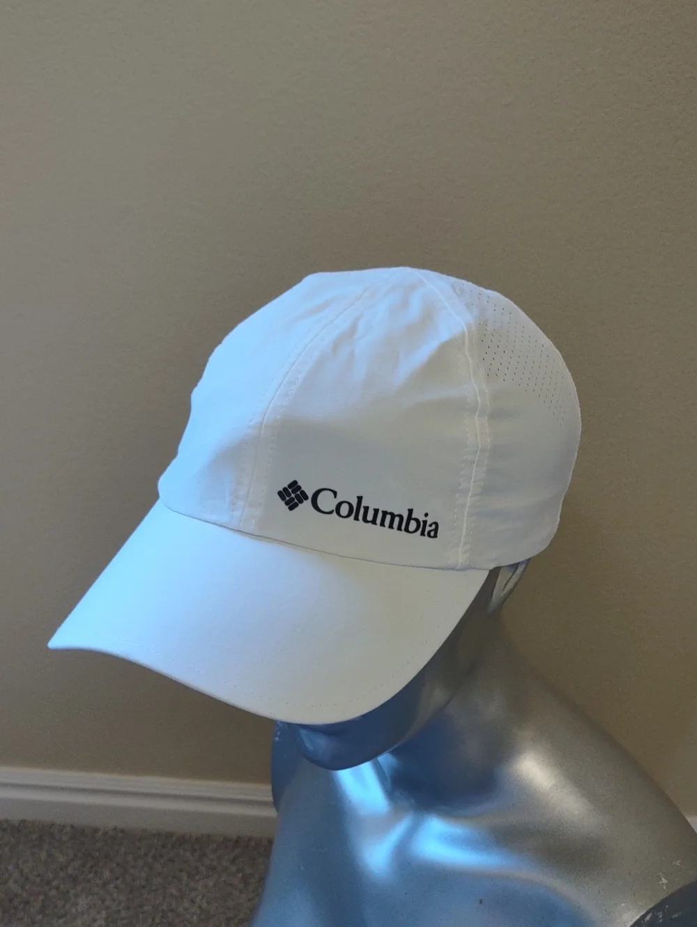 COLUMBIA | Silver Ridge IV Ball Cap Color: White